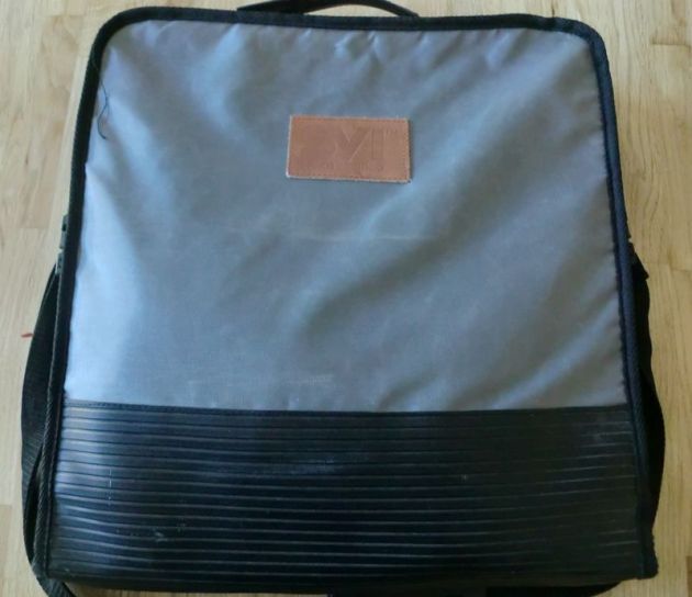 This is the original bag for the computer. It's in very good condition and hangs loose over the shoulder. Classy!